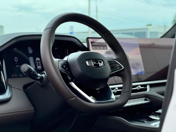 Geely Monjaro I Рестайлинг с пробегом 2025 года, цена 3 850 000 рублей, 5822 км, внедорожник, Автокод Объявления