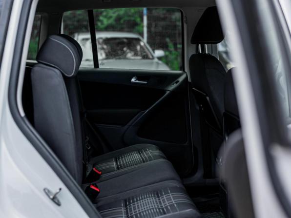 Volkswagen Tiguan I Рестайлинг с пробегом 2015 года, цена 875 000 рублей, 304649 км, внедорожник, Автокод Объявления