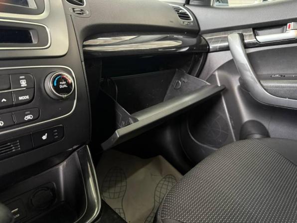 Kia Sorento II Рестайлинг с пробегом 2015 года, цена 1 650 000 рублей, 171865 км, внедорожник, Автокод Объявления