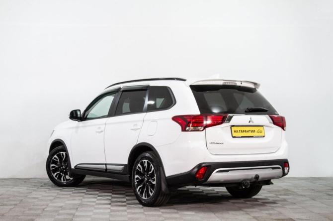 Mitsubishi Outlander III Рестайлинг 3 с пробегом 2021 года, цена 2 949 000 рублей, 77400 км, внедорожник, Автокод Объявления