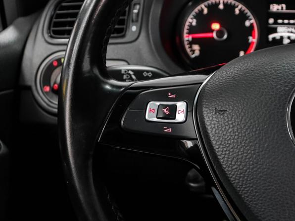 Volkswagen Polo V Рестайлинг с пробегом 2016 года, цена 1 299 000 рублей, 88544 км, седан, Автокод Объявления