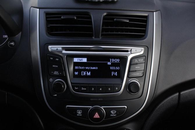 Hyundai Solaris I Рестайлинг с пробегом 2016 года, цена 895 000 рублей, 199644 км, хэтчбек, Автокод Объявления