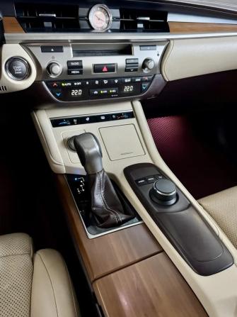 Lexus ES VI Рестайлинг с пробегом 2017 года, цена 2 199 000 рублей, 209839 км, седан, Автокод Объявления