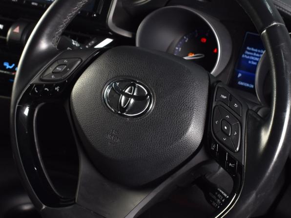 Toyota C-HR I с пробегом 2018 года, цена 2 174 995 рублей, 58582 км, внедорожник, Автокод Объявления