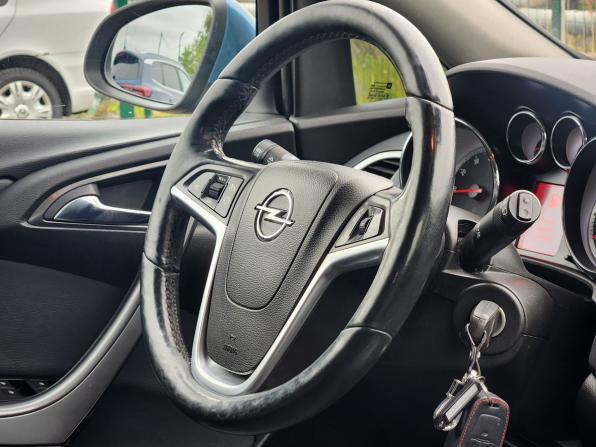 Opel Astra J Рестайлинг с пробегом 2013 года, цена 659 000 рублей, 212000 км, хэтчбек, Автокод Объявления