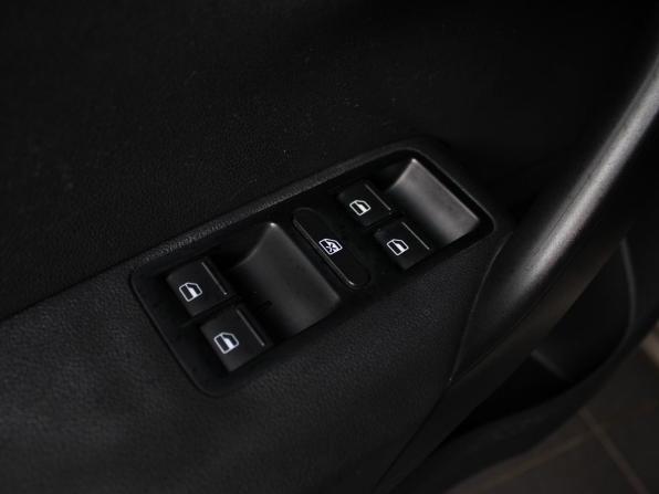 Volkswagen Polo V Рестайлинг с пробегом 2016 года, цена 970 000 рублей, 265000 км, седан, Автокод Объявления