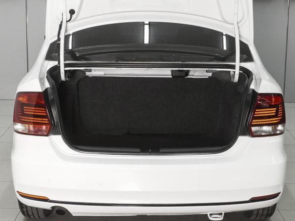 Volkswagen Polo V Рестайлинг с пробегом 2019 года, цена 1 177 000 рублей, 233027 км, седан, Автокод Объявления