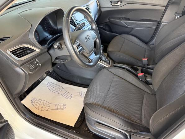 Hyundai Solaris II с пробегом 2019 года, цена 1 299 000 рублей, 98356 км, седан, Автокод Объявления