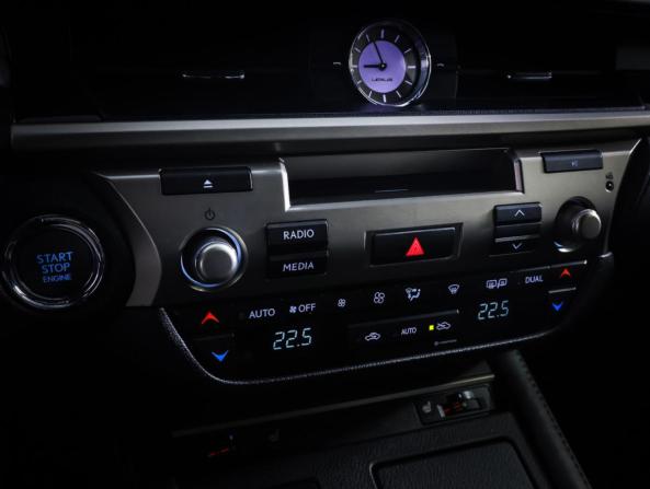 Lexus ES VI Рестайлинг с пробегом 2016 года, цена 2 290 000 рублей, 224424 км, седан, Автокод Объявления