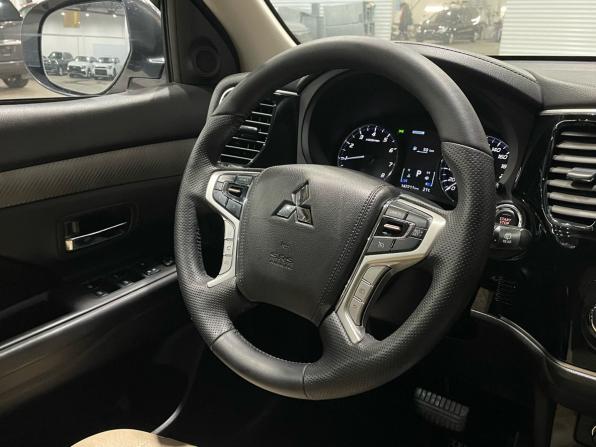 Mitsubishi Outlander III Рестайлинг 3 с пробегом 2018 года, цена 1 930 000 рублей, 142210 км, внедорожник, Автокод Объявления