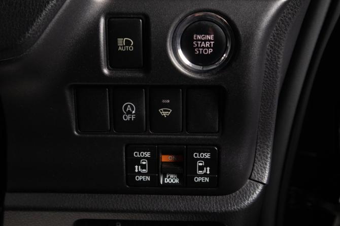Toyota Esquire I с пробегом 2015 года, цена 2 569 000 рублей, 157232 км, минивэн, Автокод Объявления