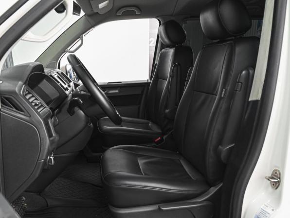 Volkswagen Caravelle T6 с пробегом 2015 года, цена 3 432 000 рублей, 231229 км, минивэн, Автокод Объявления
