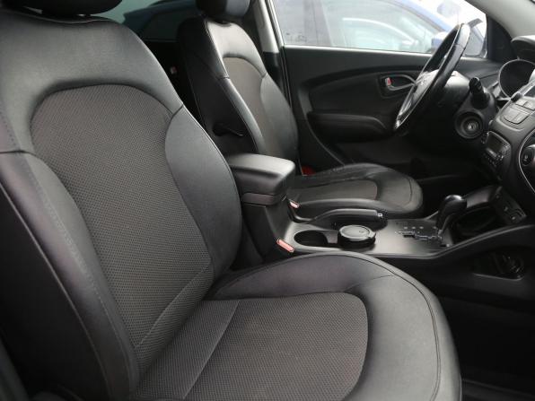 Hyundai ix35 I Рестайлинг с пробегом 2015 года, цена 955 000 рублей, 311900 км, внедорожник, Автокод Объявления