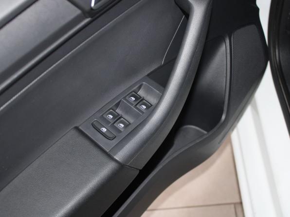 Volkswagen Polo VI с пробегом 2022 года, цена 1 649 900 рублей, 105840 км, лифтбек, Автокод Объявления