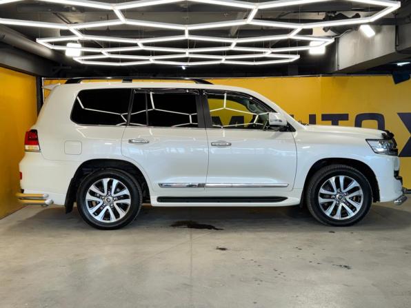 Toyota Land Cruiser 200 Series Рестайлинг 2 с пробегом 2019 года, цена 7 999 000 рублей, 150000 км, внедорожник, Автокод Объявления
