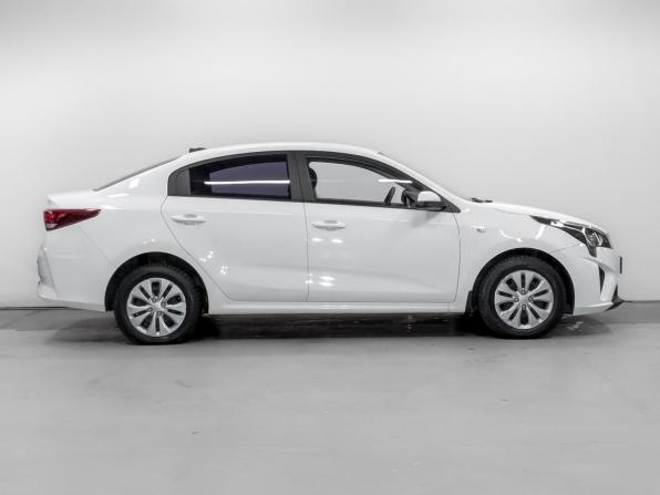 Kia Rio IV Рестайлинг с пробегом 2021 года, цена 1 725 000 рублей, 38885 км, седан, Автокод Объявления
