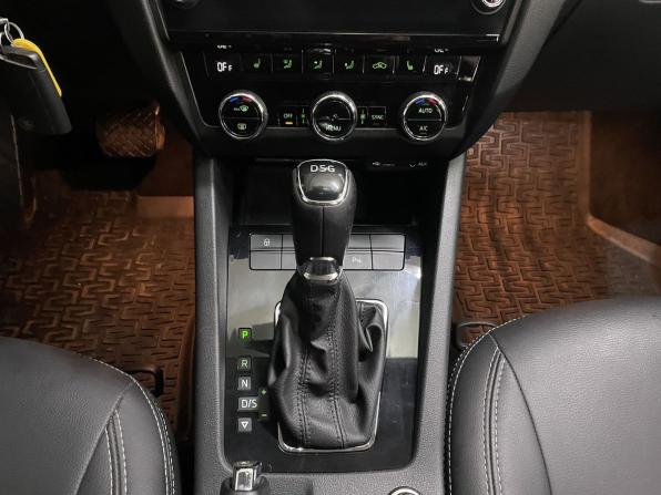 Skoda Octavia III (A7) Рестайлинг с пробегом 2017 года, цена 1 630 000 рублей, 176050 км, лифтбек, Автокод Объявления