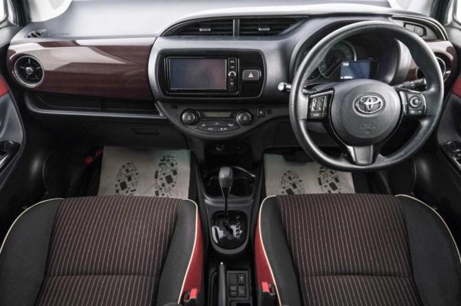 Toyota Vitz III (XP130) Рестайлинг 2 с пробегом 2017 года, цена 979 000 рублей, 83600 км, хэтчбек, Автокод Объявления