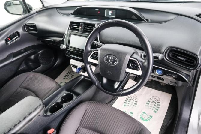 Toyota Prius IV (XW50) с пробегом 2018 года, цена 1 699 000 рублей, 171700 км, лифтбек, Автокод Объявления
