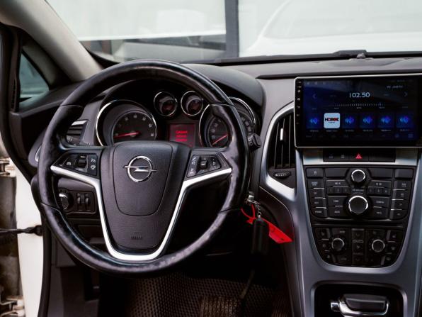 Opel Astra J Рестайлинг с пробегом 2014 года, цена 799 000 рублей, 207225 км, седан, Автокод Объявления