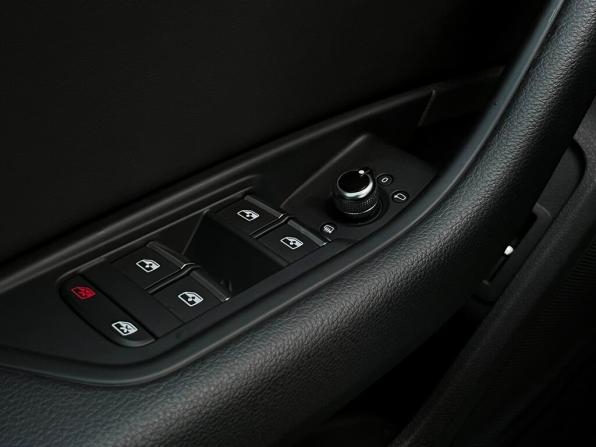 Audi A4 V (B9) Рестайлинг с пробегом 2021 года, цена 3 370 200 рублей, 49635 км, седан, Автокод Объявления