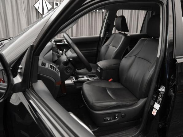 Toyota Land Cruiser Prado 150 Series Рестайлинг 1 с пробегом 2016 года, цена 3 150 000 рублей, 371032 км, внедорожник, Автокод Объявления