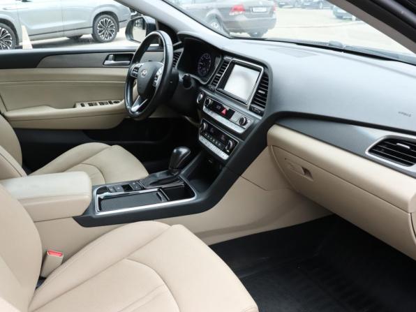 Hyundai Sonata VII (LF) Рестайлинг с пробегом 2017 года, цена 1 899 000 рублей, 76405 км, седан, Автокод Объявления