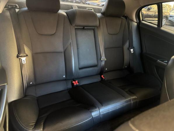 Volvo S60 II Рестайлинг с пробегом 2015 года, цена 979 000 рублей, 168127 км, седан, Автокод Объявления