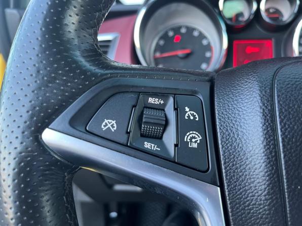 Opel Astra J Рестайлинг с пробегом 2013 года, цена 910 000 рублей, 125000 км, хэтчбек, Автокод Объявления
