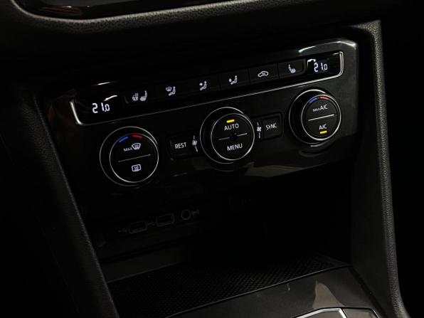 Volkswagen Tiguan II с пробегом 2019 года, цена 2 275 000 рублей, 232962 км, внедорожник, Автокод Объявления