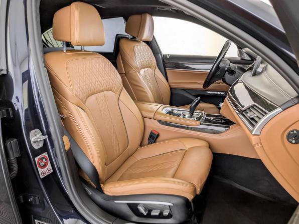 BMW 7 серии VI (G11/G12) с пробегом 2016 года, цена 3 000 000 рублей, 83571 км, седан, Автокод Объявления