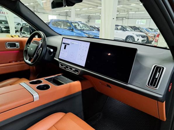 Li Auto (Lixiang) L7 I Рестайлинг с пробегом 2024 года, цена 5 800 000 рублей, 33500 км, внедорожник, Автокод Объявления