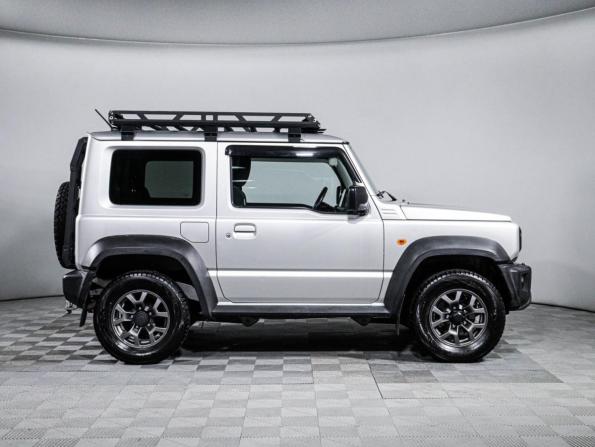 Suzuki Jimny IV с пробегом 2022 года, цена 3 190 000 рублей, 69000 км, внедорожник, Автокод Объявления