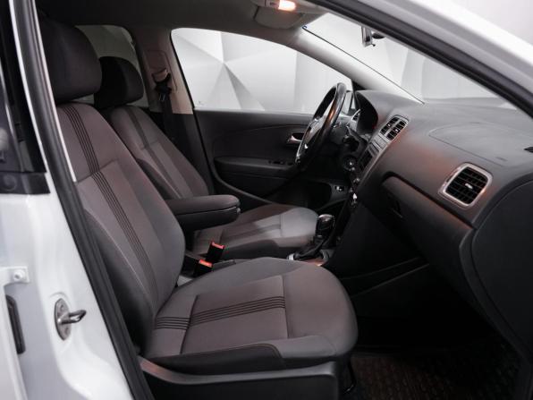 Volkswagen Polo V Рестайлинг с пробегом 2016 года, цена 1 295 000 рублей, 79000 км, седан, Автокод Объявления