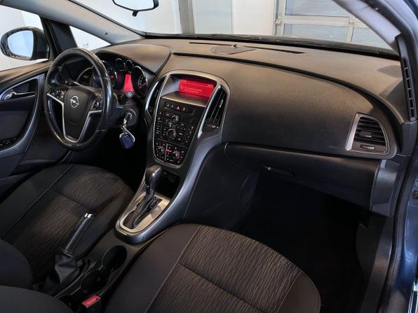 Opel Astra J Рестайлинг с пробегом 2013 года, цена 722 000 рублей, 176100 км, седан, Автокод Объявления