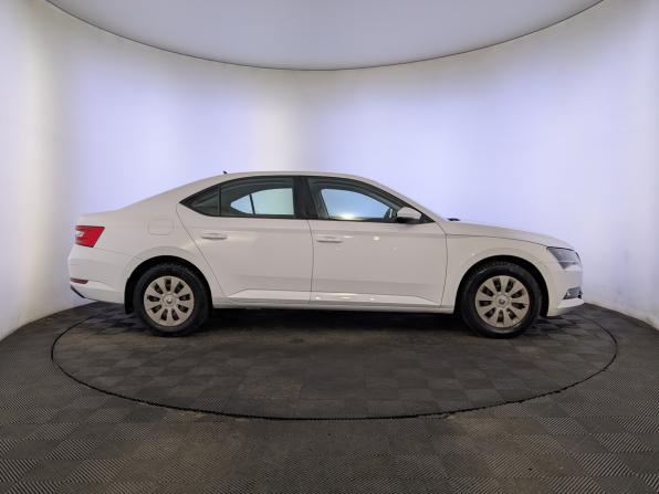 Skoda Superb III с пробегом 2019 года, цена 2 300 000 рублей, 94130 км, лифтбек, Автокод Объявления
