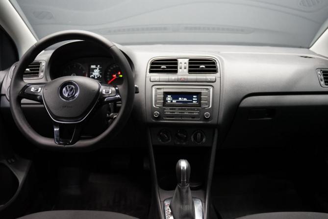 Volkswagen Polo V Рестайлинг с пробегом 2018 года, цена 1 299 000 рублей, 103000 км, седан, Автокод Объявления