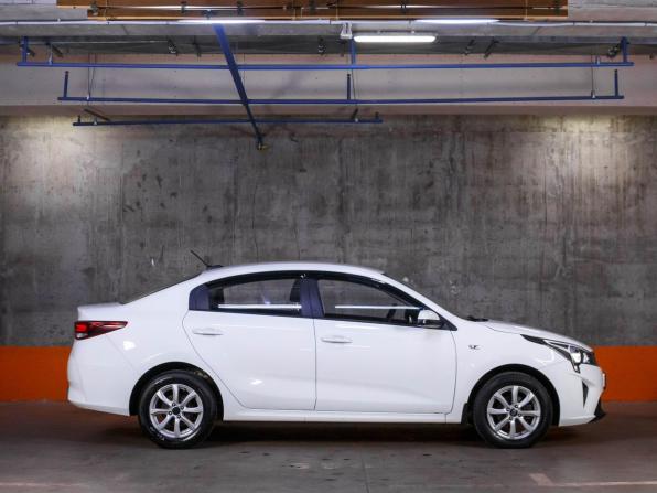 Kia Rio IV Рестайлинг с пробегом 2020 года, цена 1 499 000 рублей, 67461 км, седан, Автокод Объявления