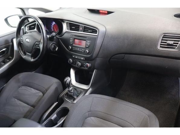 Kia Ceed II Рестайлинг с пробегом 2015 года, цена 988 000 рублей, 174980 км, хэтчбек, Автокод Объявления