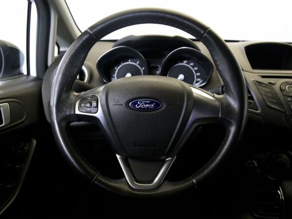 Ford Fiesta Mk6 Рестайлинг с пробегом 2018 года, цена 980 000 рублей, 87352 км, хэтчбек, Автокод Объявления
