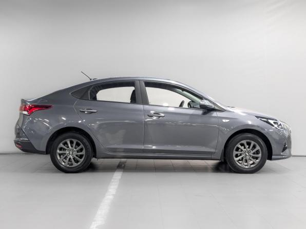 Hyundai Solaris II Рестайлинг с пробегом 2021 года, цена 1 715 000 рублей, 30505 км, седан, Автокод Объявления