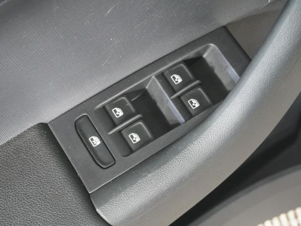 Skoda Rapid I с пробегом 2015 года, цена 1 055 000 рублей, 145600 км, лифтбек, Автокод Объявления