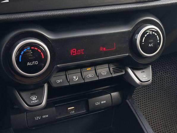 Kia Rio IV Рестайлинг с пробегом 2021 года, цена 1 610 000 рублей, 75870 км, хэтчбек, Автокод Объявления