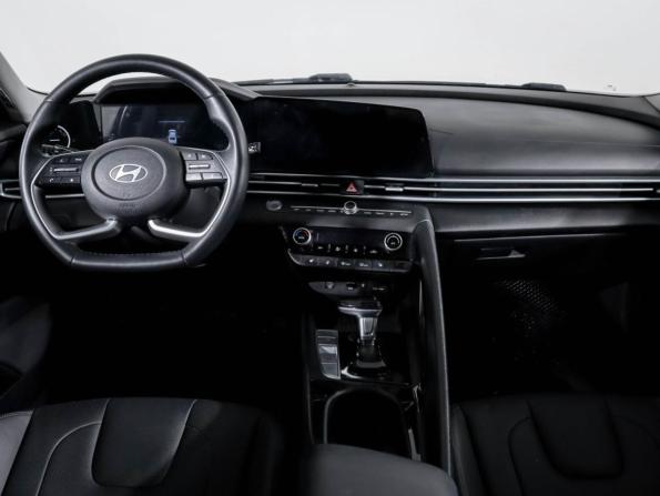 Hyundai Elantra VII (CN7) Рестайлинг с пробегом 2023 года, цена 2 220 000 рублей, 10350 км, седан, Автокод Объявления