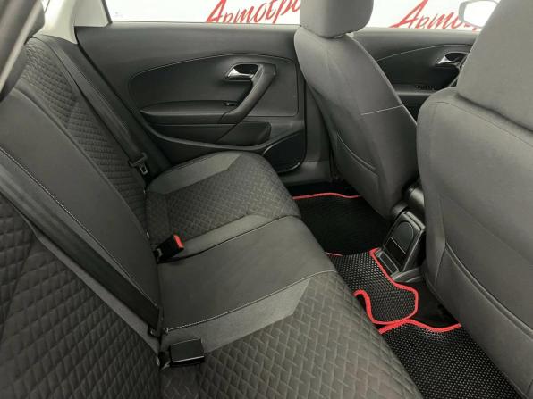 Volkswagen Polo V Рестайлинг с пробегом 2018 года, цена 939 000 рублей, 136618 км, седан, Автокод Объявления