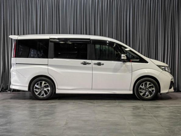 Honda Stepwgn V с пробегом 2016 года, цена 1 829 000 рублей, 152036 км, минивэн, Автокод Объявления