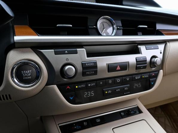 Lexus ES VI с пробегом 2012 года, цена 1 639 000 рублей, 250100 км, седан, Автокод Объявления