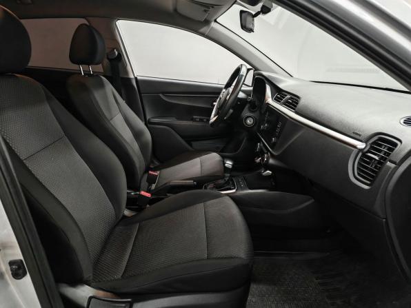 Kia Rio IV Рестайлинг с пробегом 2021 года, цена 1 603 000 рублей, 91102 км, хэтчбек, Автокод Объявления