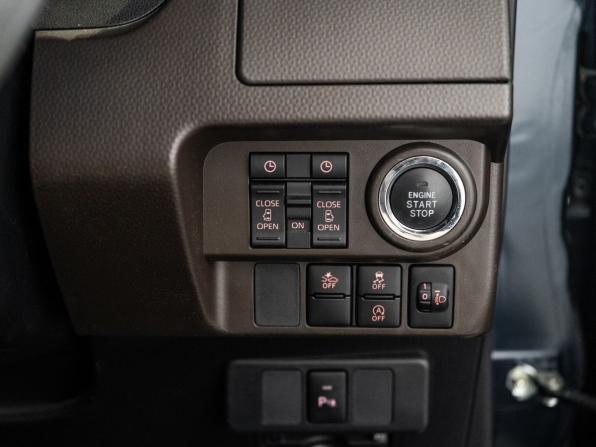 Toyota Roomy I Рестайлинг с пробегом 2021 года, цена 1 055 000 рублей, 47000 км, микровэн, Автокод Объявления