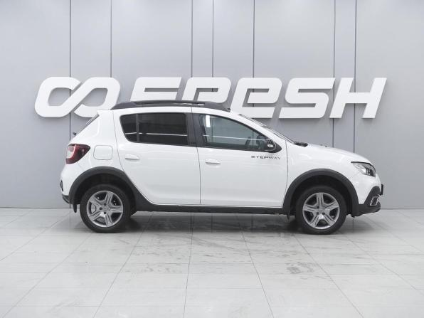 Renault Sandero II Рестайлинг с пробегом 2021 года, цена 1 030 000 рублей, 61898 км, хэтчбек, Автокод Объявления